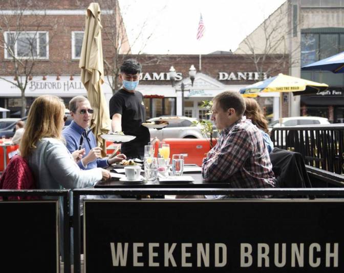 Stamford takes restaurant dining to the streets