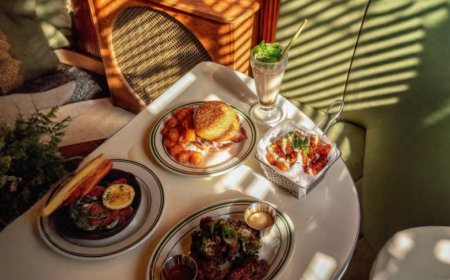 Bandits Burger & Dive: West Village’s Go-To Spot for Iconic Burgers and Late-Night Bites